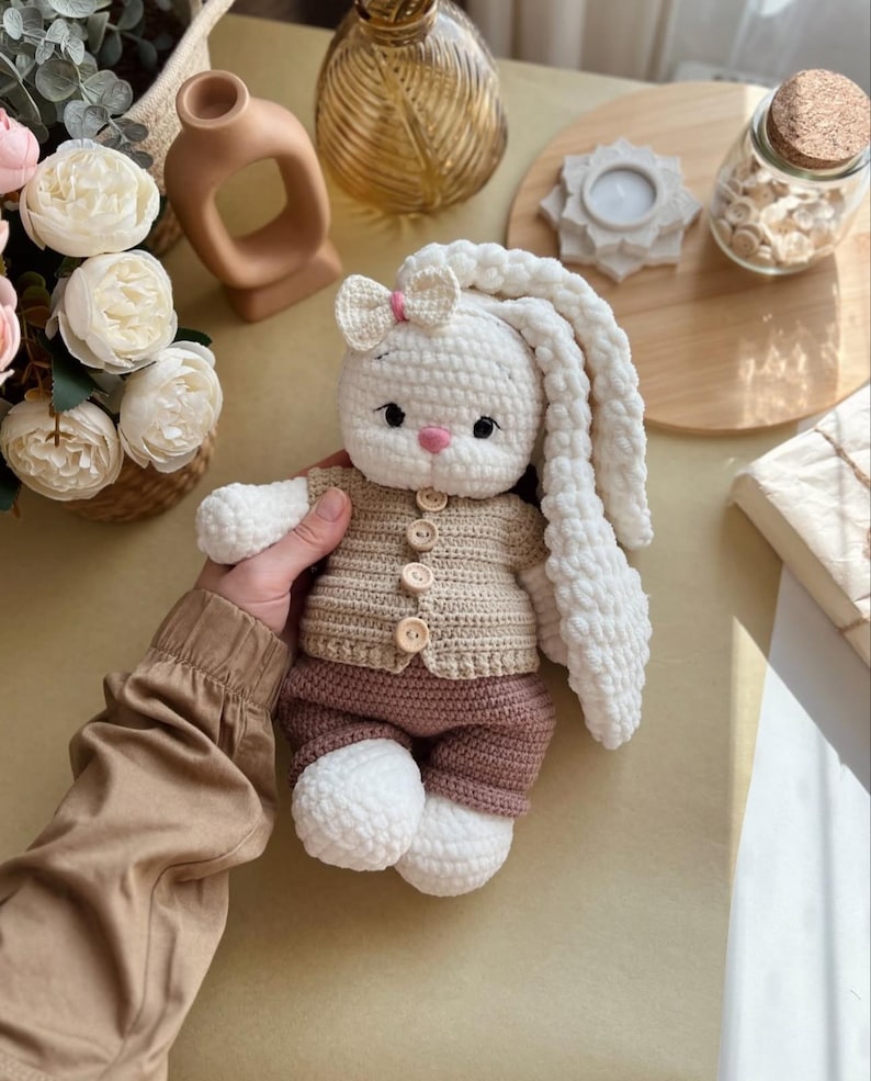 Häschen Lala – 2-in-1 Häkel-Bundle mit Outfit