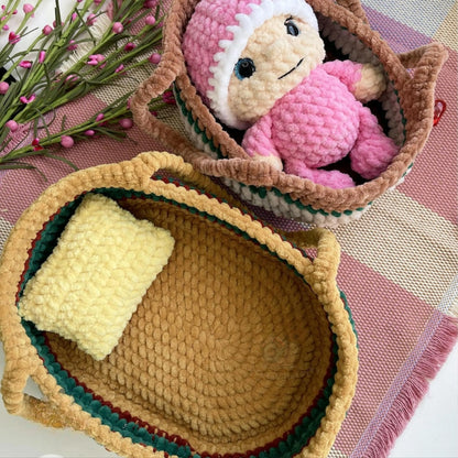 Baby Mila – Häkelset mit Tragekorb & Zubehör