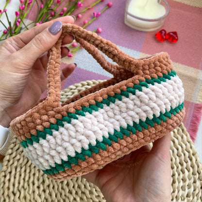 Baby Mila – Häkelset mit Tragekorb & Zubehör