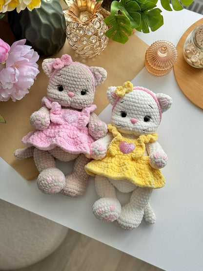Musya – Chaton au crochet avec robe & accessoires
