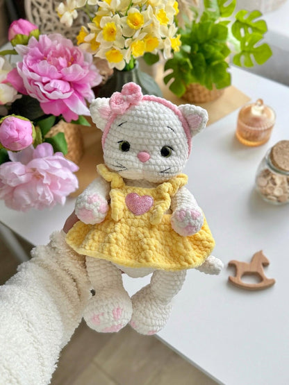 Musya – Chaton au crochet avec robe & accessoires