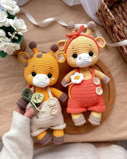 Giraffe Mila – 2-in-1 haakpatroon met outfit