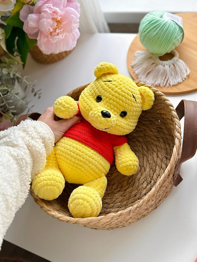 Teddybär Vinni – Häkelanleitung mit T-Shirt
