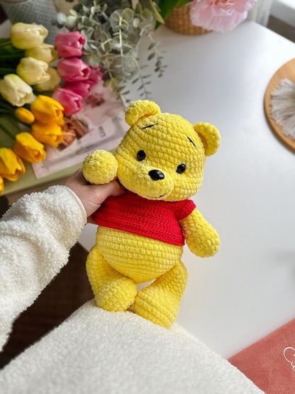Teddybär Vinni – Häkelanleitung mit T-Shirt