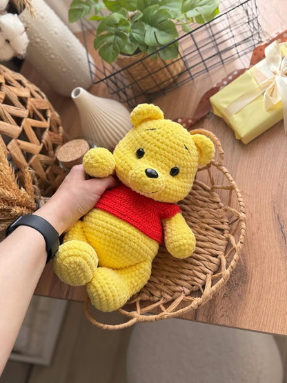 Teddybär Vinni – Häkelanleitung mit T-Shirt