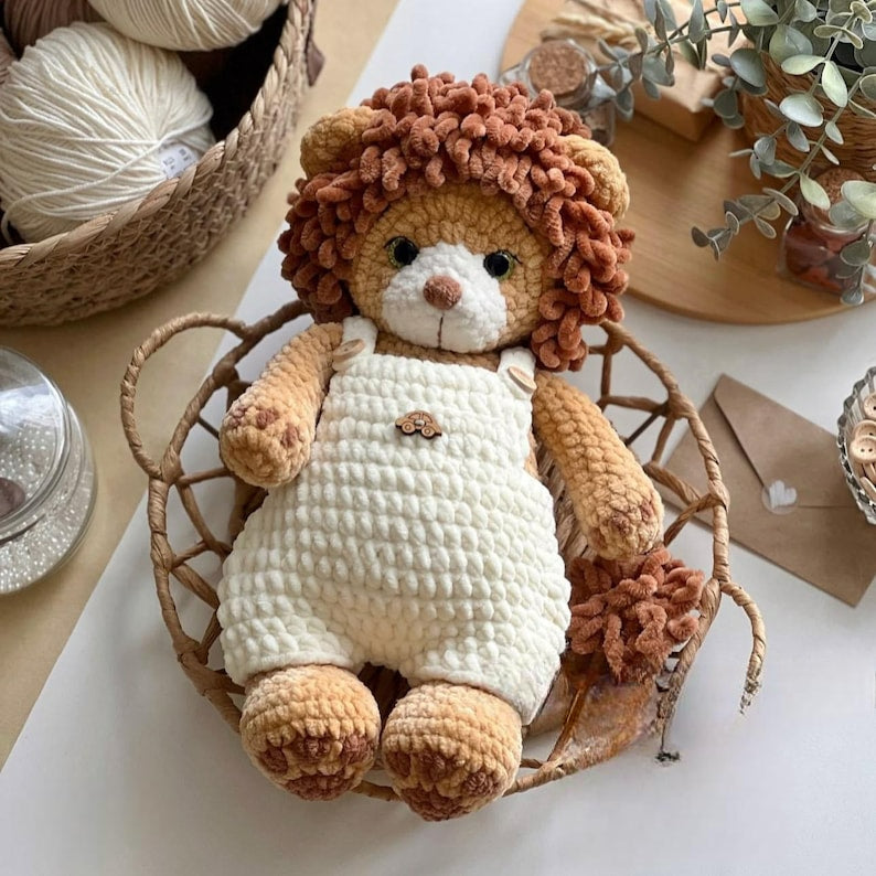 Lion – Patron de crochet avec salopette