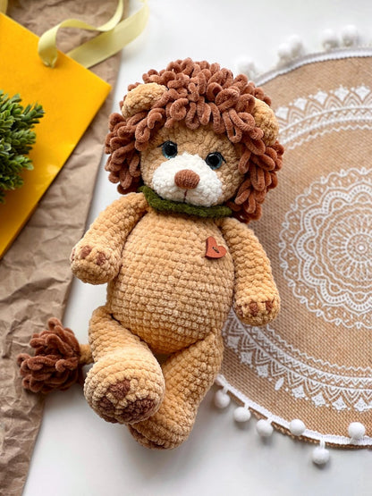 Lion – Patron de crochet avec salopette