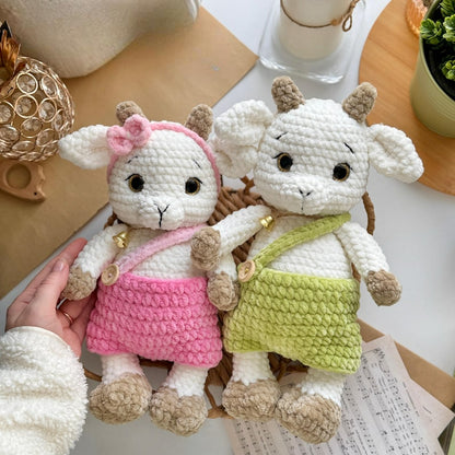 Lilly & Leo – Kleine Plüschziegen mit Outfit