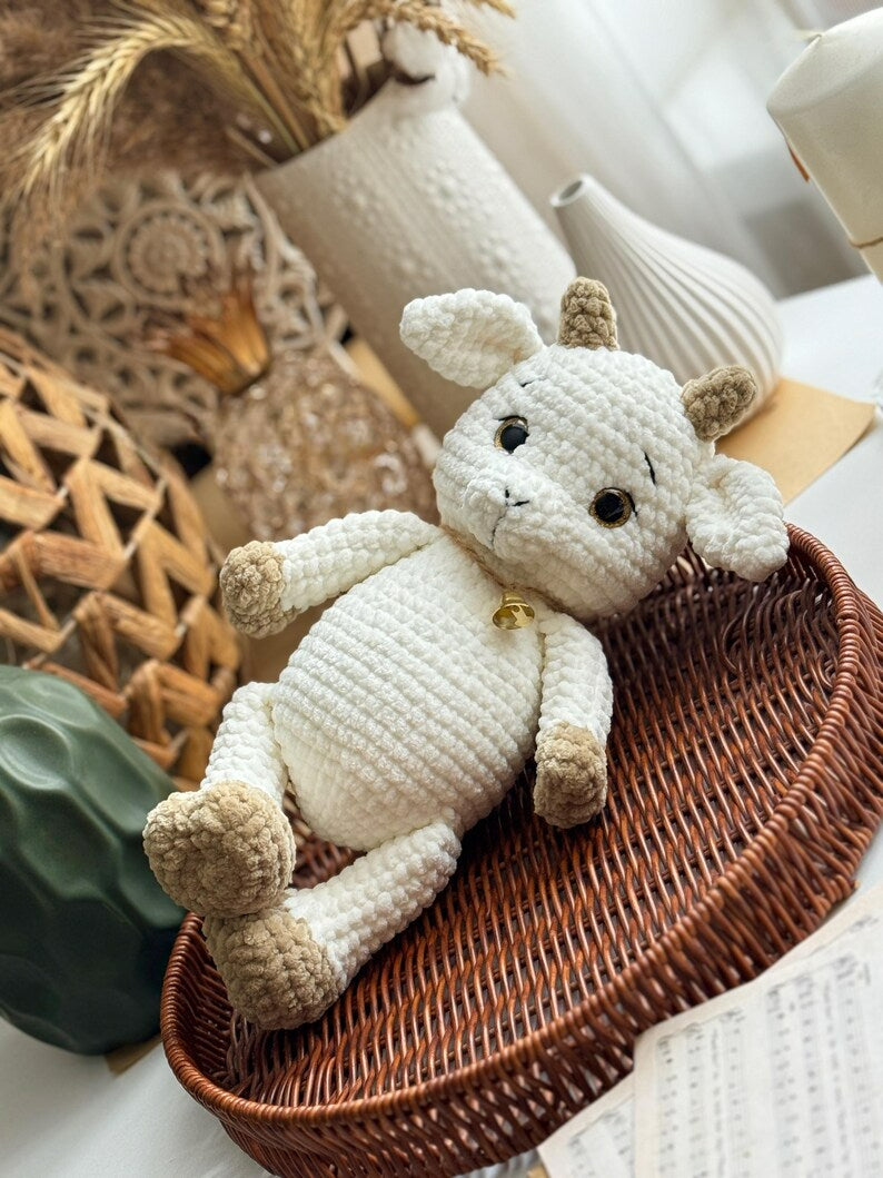 Lilly & Leo – Kleine Plüschziegen mit Outfit