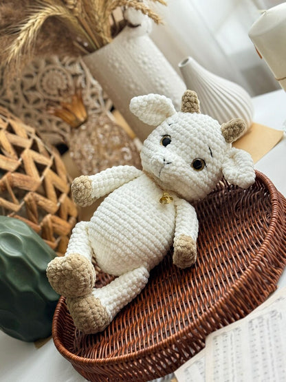 Lilly & Leo – Kleine Plüschziegen mit Outfit