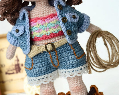 Charlotte the Cowgirl – 2-in-1 Haakpatroon met Outfit