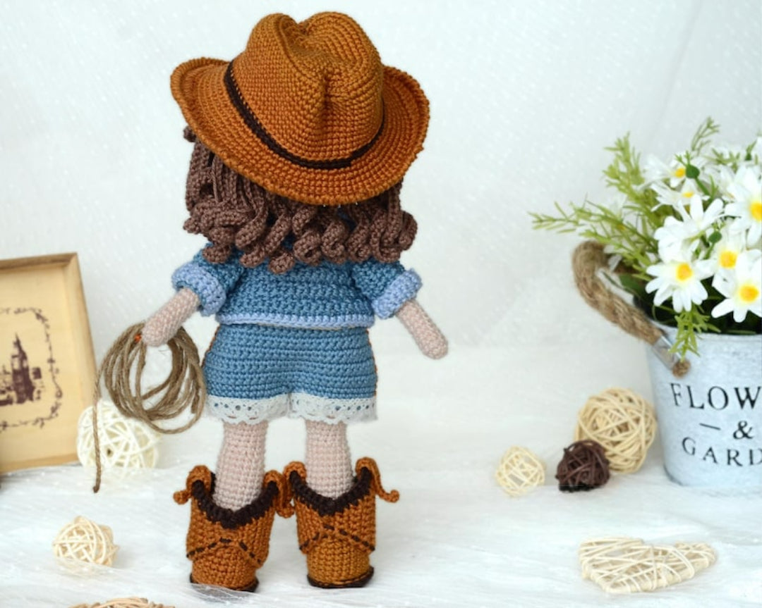 Charlotte the Cowgirl – 2-in-1 Haakpatroon met Outfit