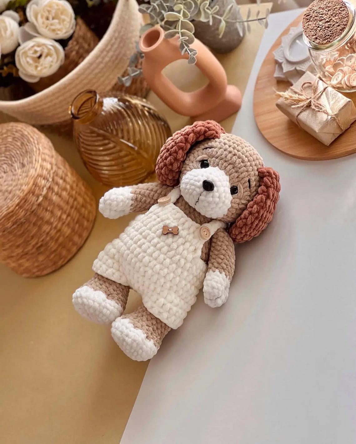 🐶 Oskar – Patron de crochet avec tenue